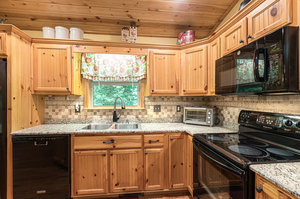 1498 Hollybrook Drive, MURPHY, North Carolina image 6
