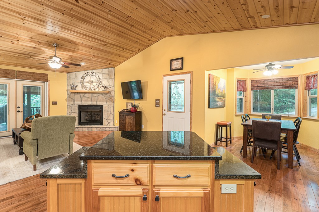 1498 Hollybrook Drive, MURPHY, North Carolina image 7