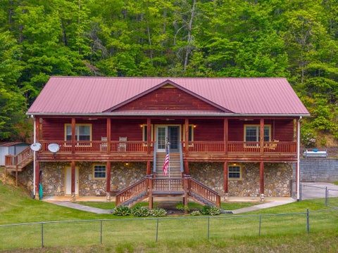 Homes For Sale - 155 Mountain Laurel Road<br/> Graham County, ROBBINSVILLE, NC 28771