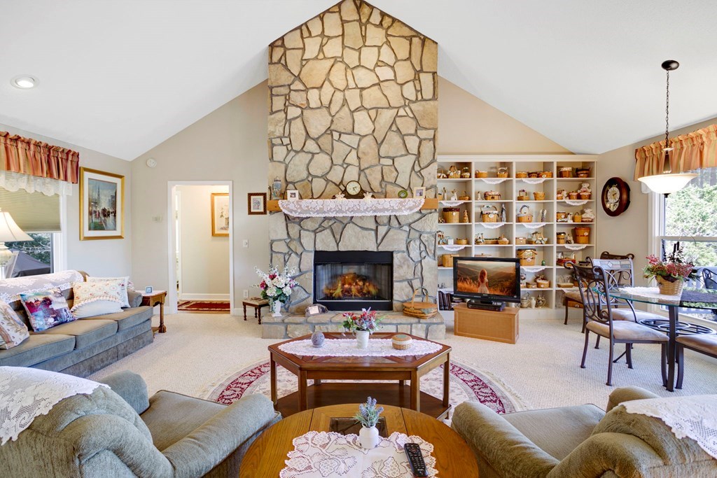 2097 Woodlake Lane, YOUNG HARRIS, Georgia image 3