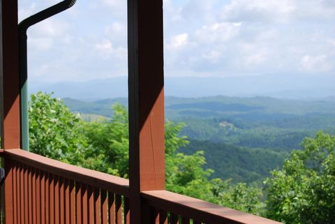 Homes For Sale - 1013 Buck Ridge Drive<br/> MURPHY, NC 28906