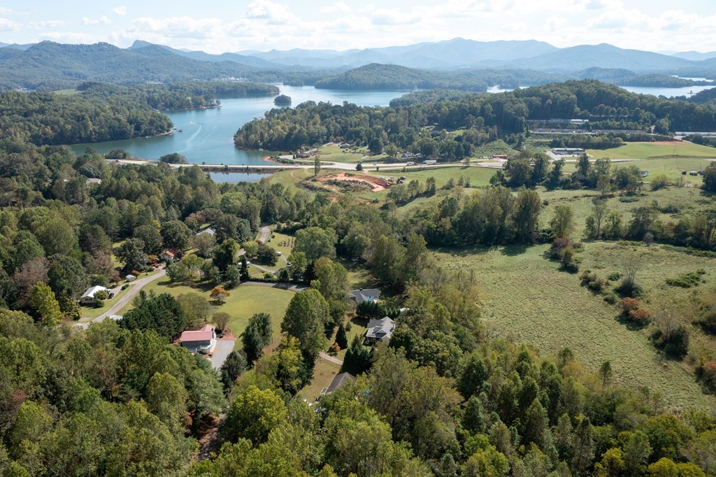 99 Chatuge Hills Drive, HAYESVILLE, North Carolina image 30