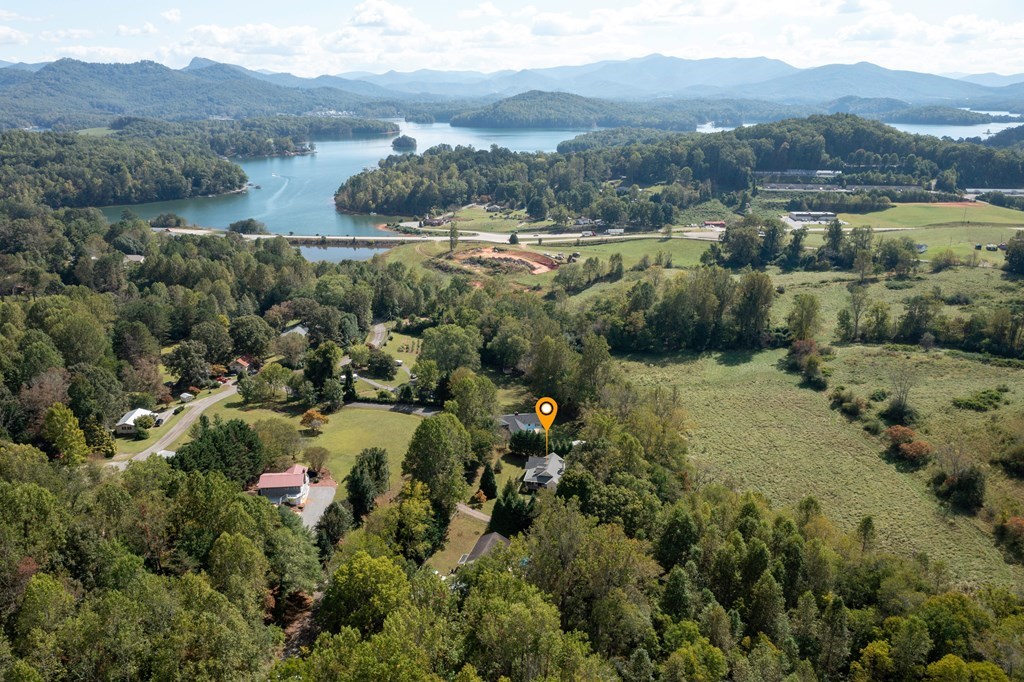 99 Chatuge Hills Drive, HAYESVILLE, North Carolina image 4