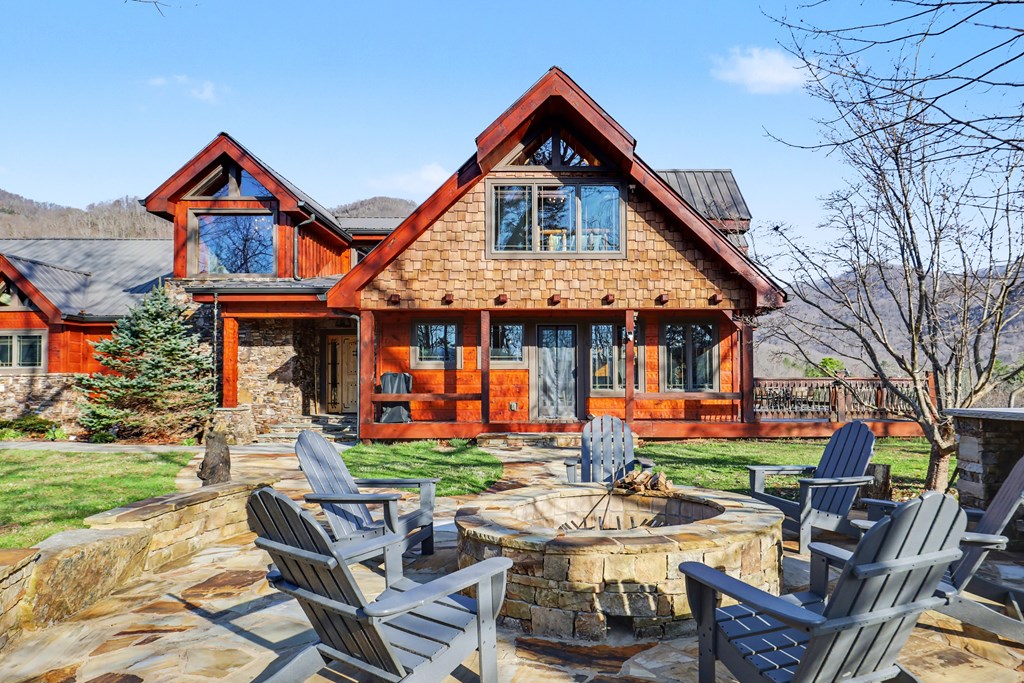 Hiawassee, Georgia, 30546, United States, 4 Bedrooms Bedrooms, ,3 BathroomsBathrooms,Residential,Active,2032075
