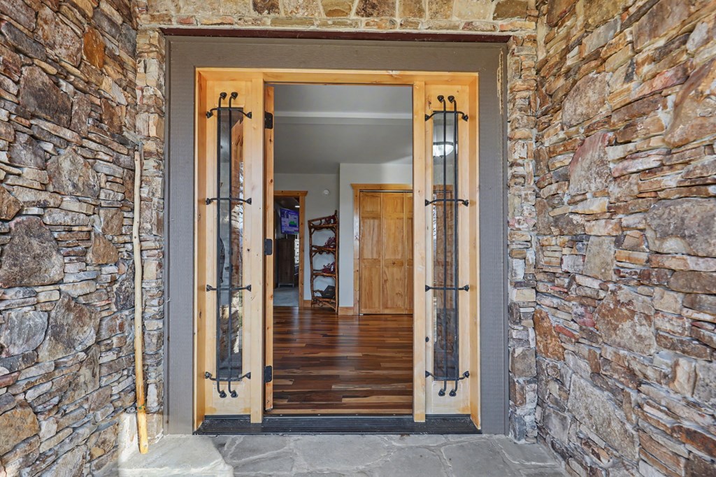 Hiawassee, Georgia, 30546, United States, 4 Bedrooms Bedrooms, ,3 BathroomsBathrooms,Residential,Active,2032075