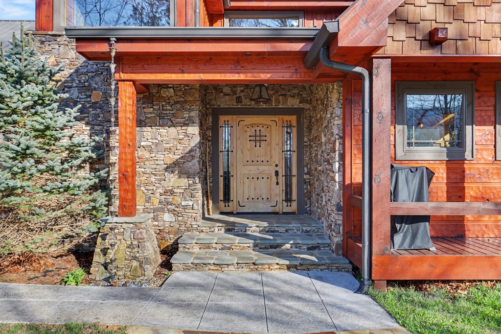 Hiawassee, Georgia, 30546, United States, 4 Bedrooms Bedrooms, ,3 BathroomsBathrooms,Residential,Active,2032075