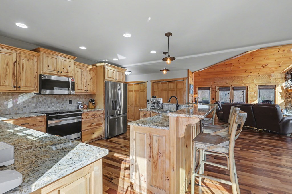 Hiawassee, Georgia, 30546, United States, 4 Bedrooms Bedrooms, ,3 BathroomsBathrooms,Residential,Active,2032075