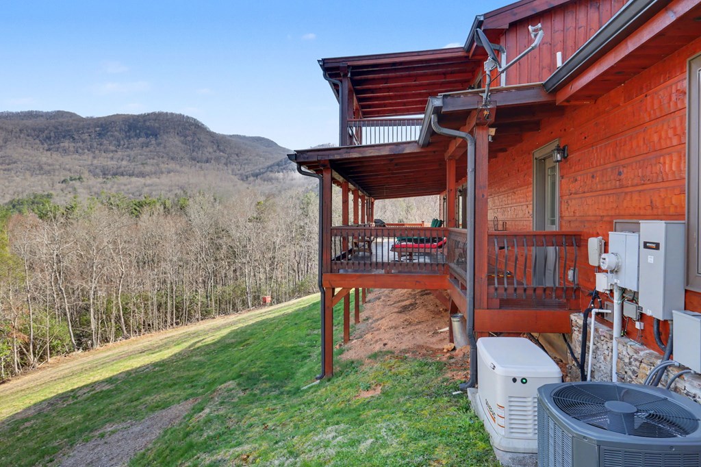 Hiawassee, Georgia, 30546, United States, 4 Bedrooms Bedrooms, ,3 BathroomsBathrooms,Residential,Active,2032075