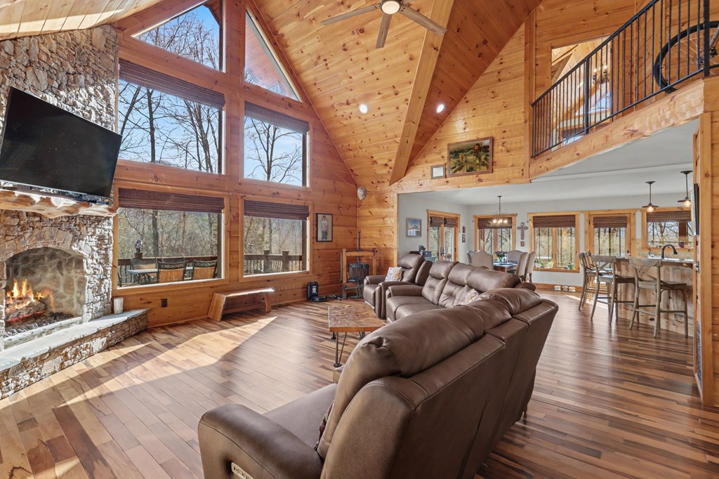 Hiawassee, Georgia, 30546, United States, 4 Bedrooms Bedrooms, ,3 BathroomsBathrooms,Residential,Active,2032075