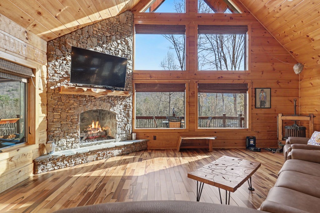 Hiawassee, Georgia, 30546, United States, 4 Bedrooms Bedrooms, ,3 BathroomsBathrooms,Residential,Active,2032075