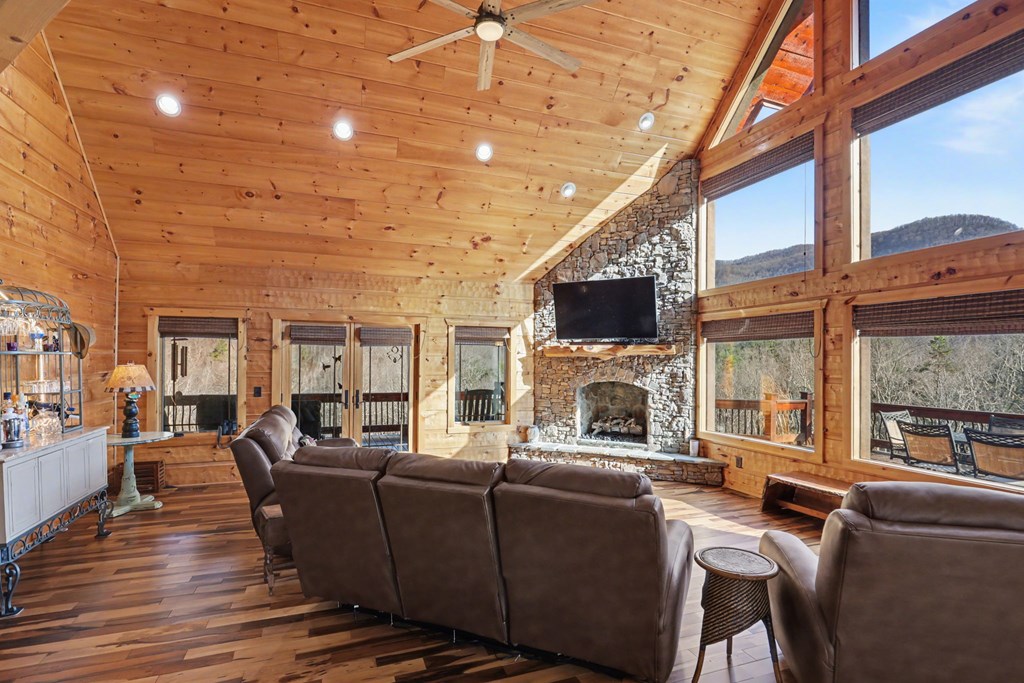 Hiawassee, Georgia, 30546, United States, 4 Bedrooms Bedrooms, ,3 BathroomsBathrooms,Residential,Active,2032075