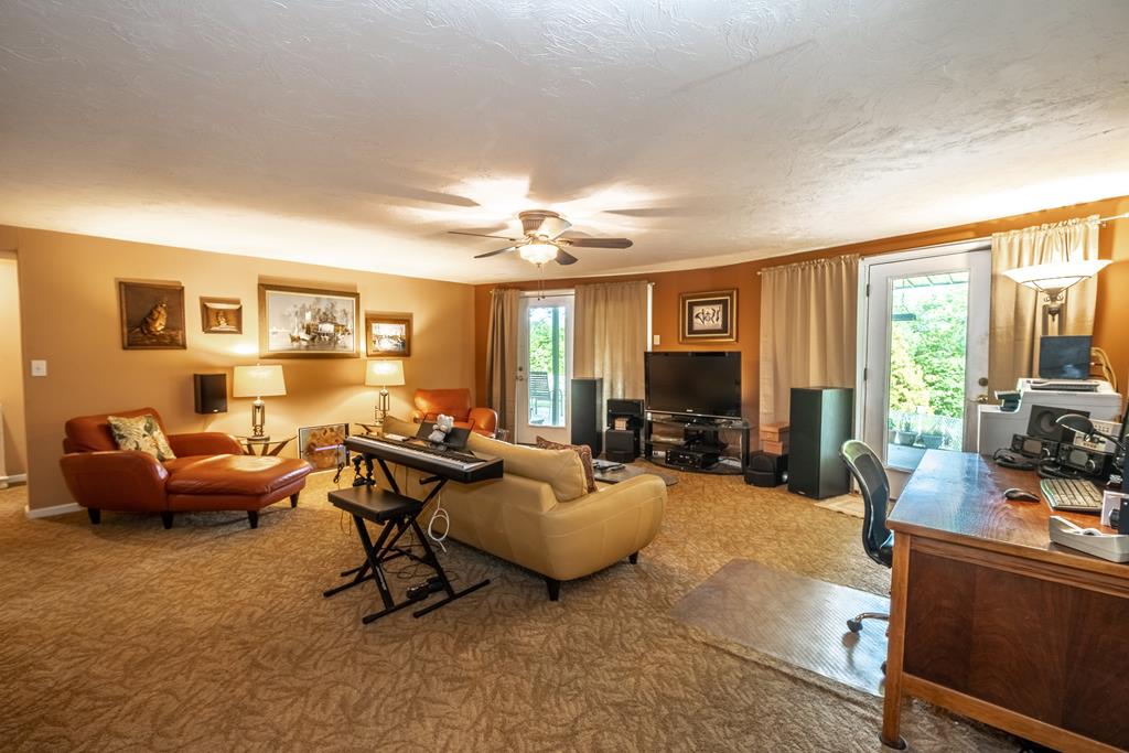 36 Woodcastle Lane, HAYESVILLE, New York image 33