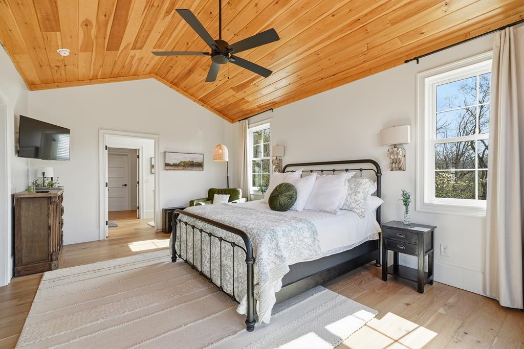 Hayesville, North Carolina, 28904, United States, 4 Bedrooms Bedrooms, ,3 BathroomsBathrooms,Residential,Active,2033401