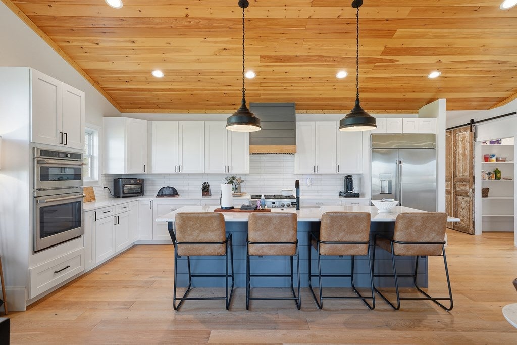 Hayesville, North Carolina, 28904, United States, 4 Bedrooms Bedrooms, ,3 BathroomsBathrooms,Residential,Active,2033401