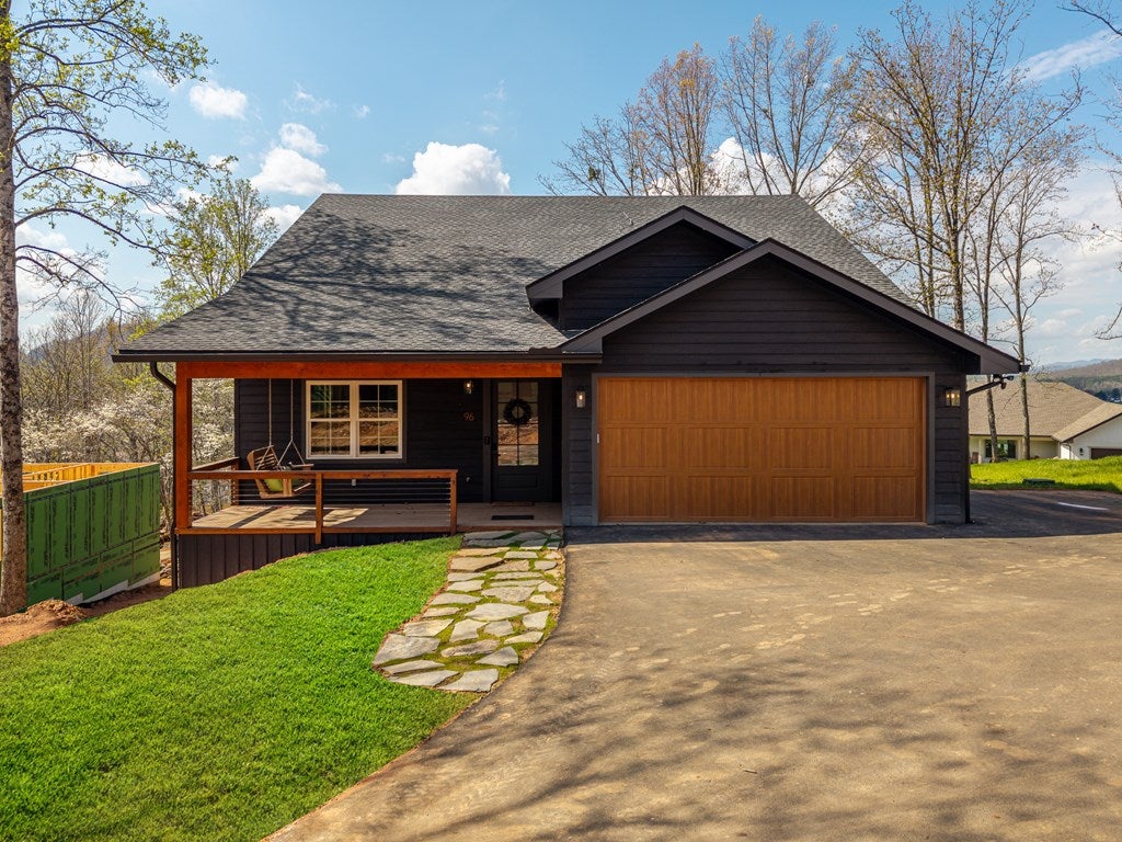 Hayesville, North Carolina, 28904, United States, 4 Bedrooms Bedrooms, ,3 BathroomsBathrooms,Residential,Active,2033401