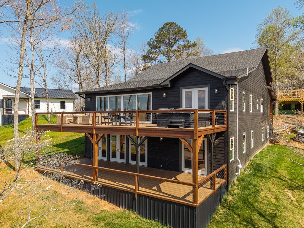 Hayesville, North Carolina, 28904, United States, 4 Bedrooms Bedrooms, ,3 BathroomsBathrooms,Residential,Active,2033401