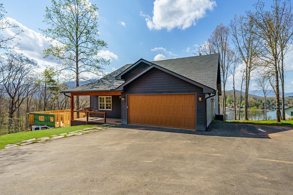 Hayesville, North Carolina, 28904, United States, 4 Bedrooms Bedrooms, ,3 BathroomsBathrooms,Residential,Active,2033401