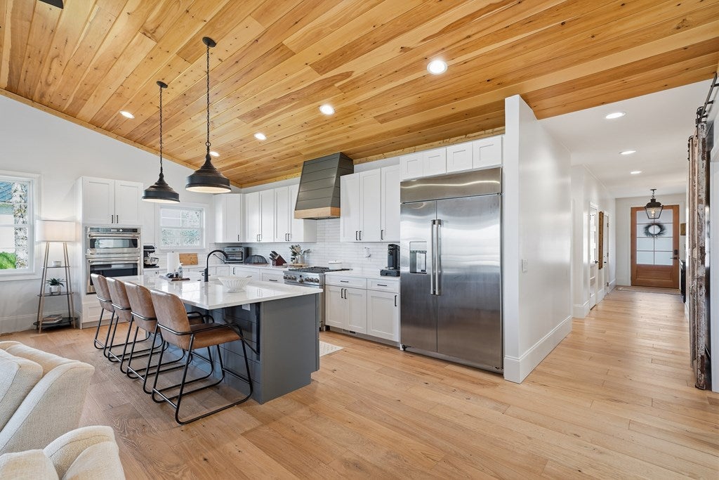 Hayesville, North Carolina, 28904, United States, 4 Bedrooms Bedrooms, ,3 BathroomsBathrooms,Residential,Active,2033401