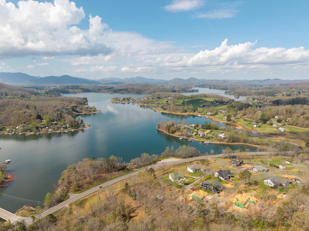 Hayesville, North Carolina, 28904, United States, 4 Bedrooms Bedrooms, ,3 BathroomsBathrooms,Residential,Active,2033401