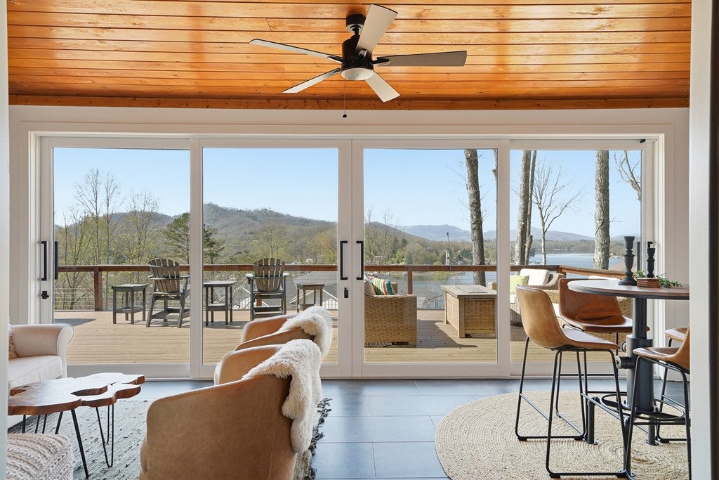 Hayesville, North Carolina, 28904, United States, 4 Bedrooms Bedrooms, ,3 BathroomsBathrooms,Residential,Active,2033401