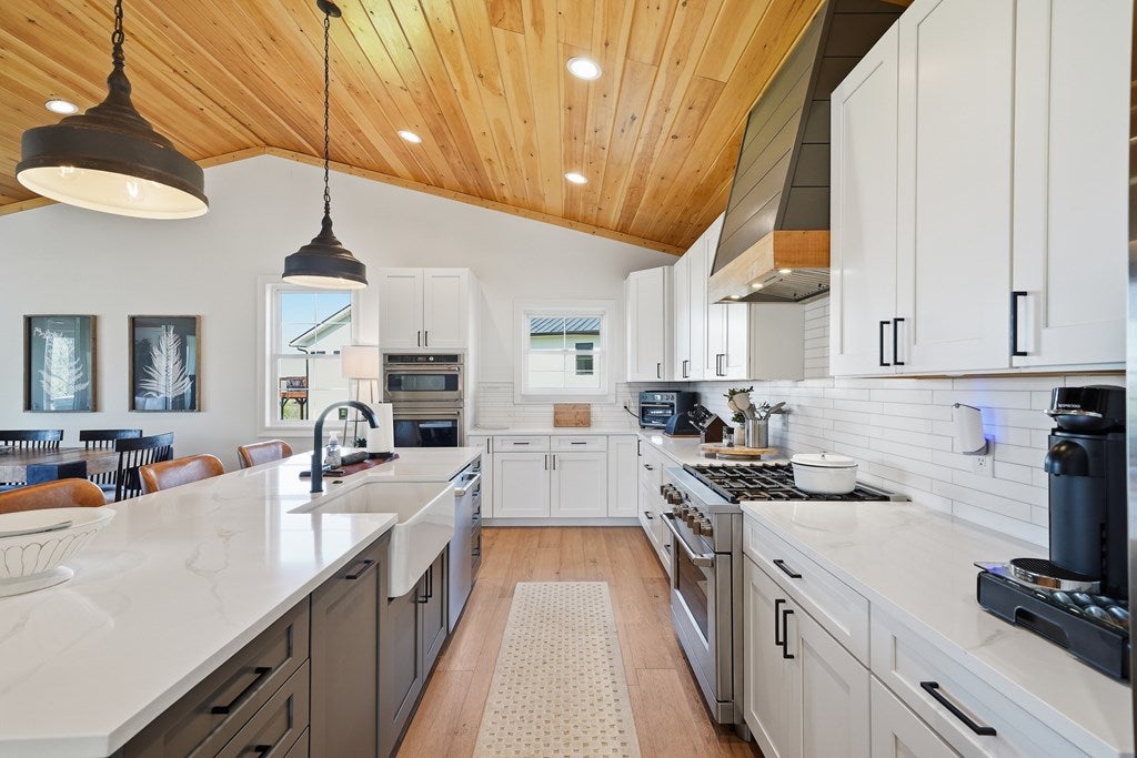 Hayesville, North Carolina, 28904, United States, 4 Bedrooms Bedrooms, ,3 BathroomsBathrooms,Residential,Active,2033401