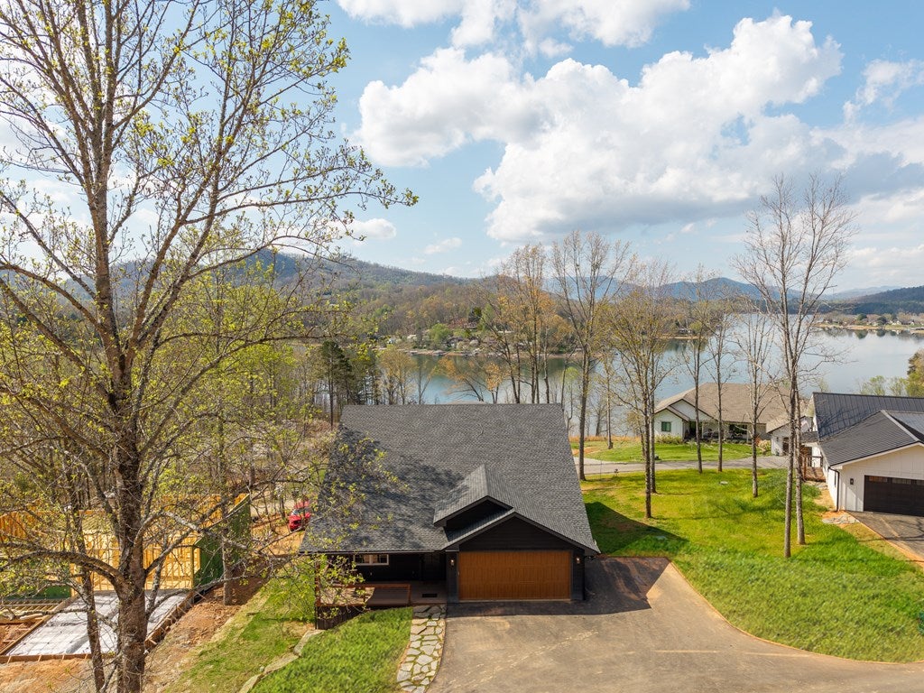 Hayesville, North Carolina, 28904, United States, 4 Bedrooms Bedrooms, ,3 BathroomsBathrooms,Residential,Active,2033401