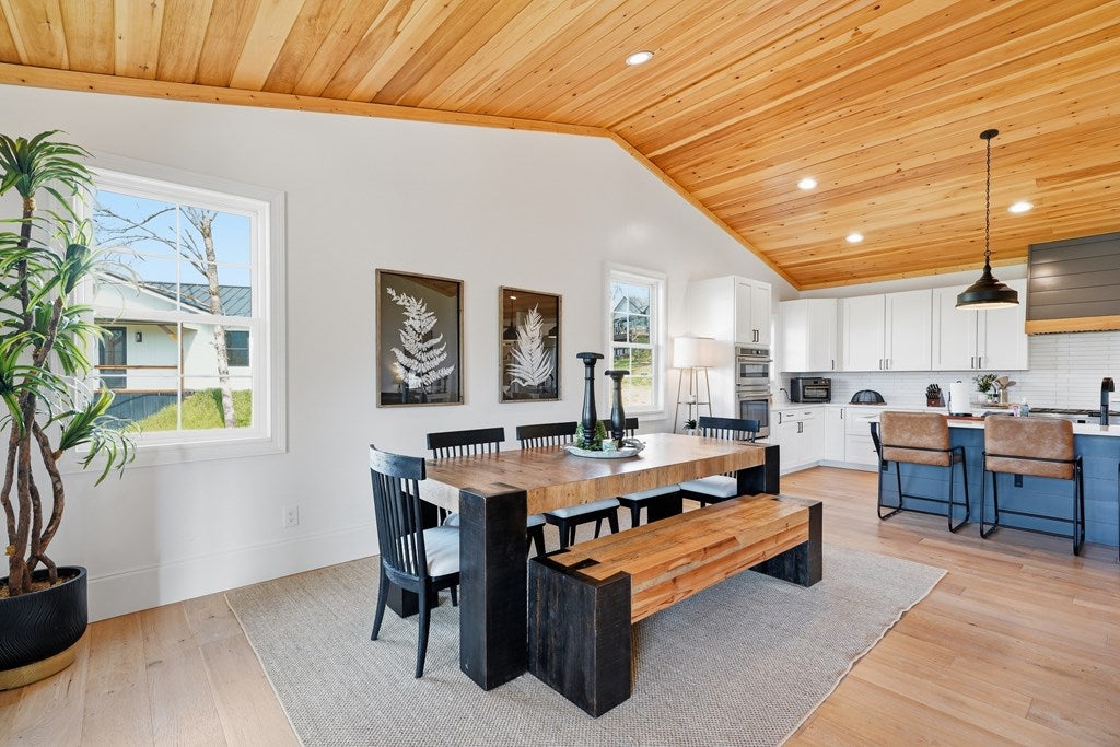 Hayesville, North Carolina, 28904, United States, 4 Bedrooms Bedrooms, ,3 BathroomsBathrooms,Residential,Active,2033401