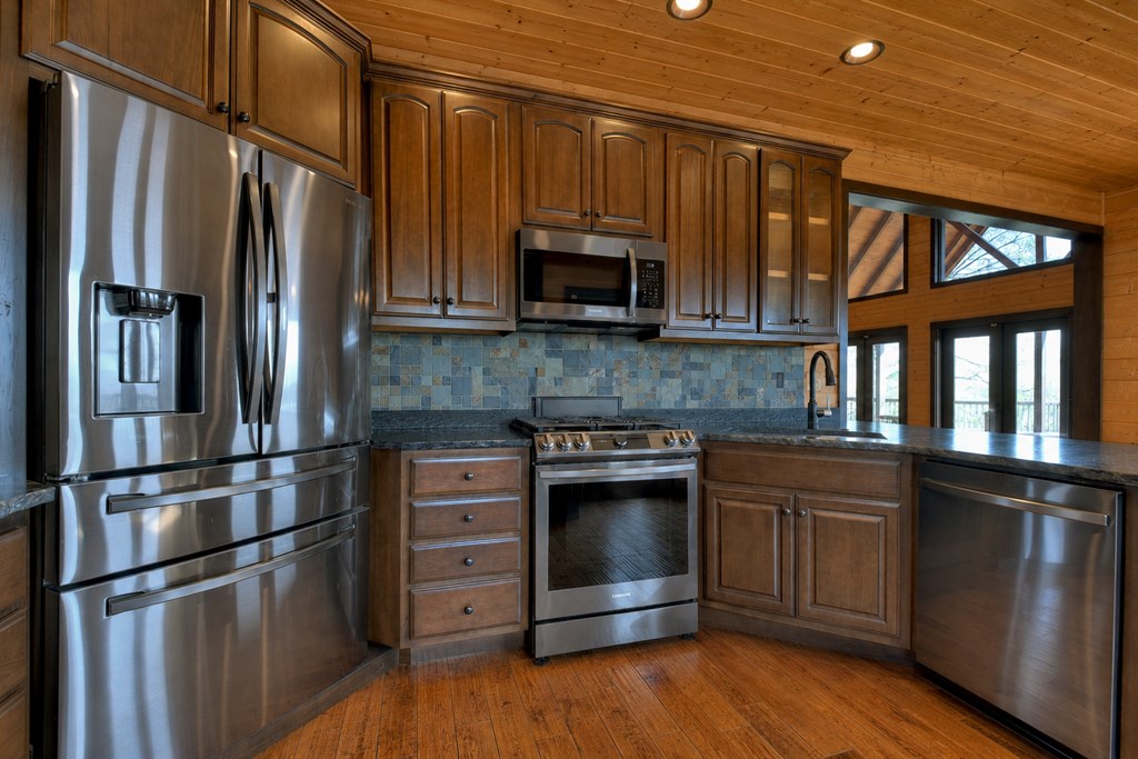 Mineral Bluff, Georgia, 30559, United States, 5 Bedrooms Bedrooms, ,4 BathroomsBathrooms,Residential,Active,2052073