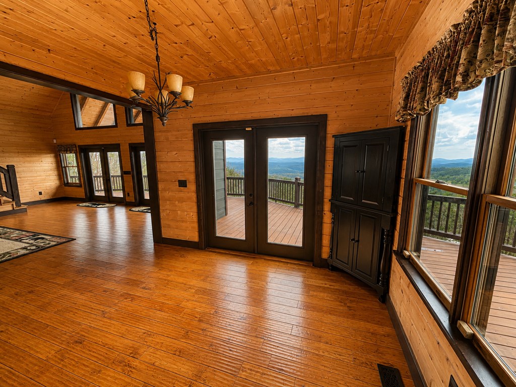 Mineral Bluff, Georgia, 30559, United States, 5 Bedrooms Bedrooms, ,4 BathroomsBathrooms,Residential,Active,2052073
