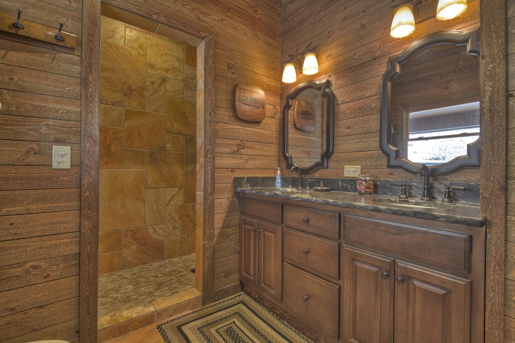Mineral Bluff, Georgia, 30559, United States, 5 Bedrooms Bedrooms, ,4 BathroomsBathrooms,Residential,Active,2052073