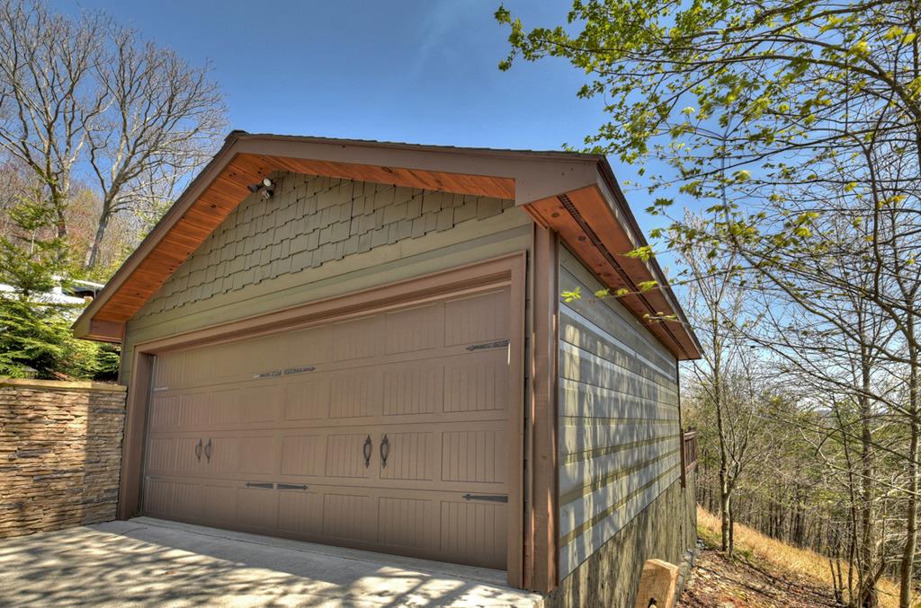 Mineral Bluff, Georgia, 30559, United States, 5 Bedrooms Bedrooms, ,4 BathroomsBathrooms,Residential,Active,2052073