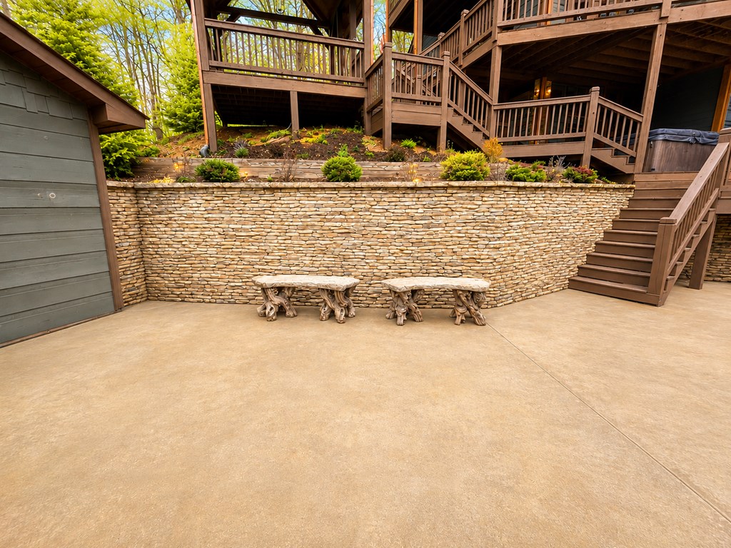 Mineral Bluff, Georgia, 30559, United States, 5 Bedrooms Bedrooms, ,4 BathroomsBathrooms,Residential,Active,2052073