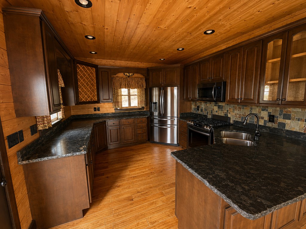Mineral Bluff, Georgia, 30559, United States, 5 Bedrooms Bedrooms, ,4 BathroomsBathrooms,Residential,Active,2052073