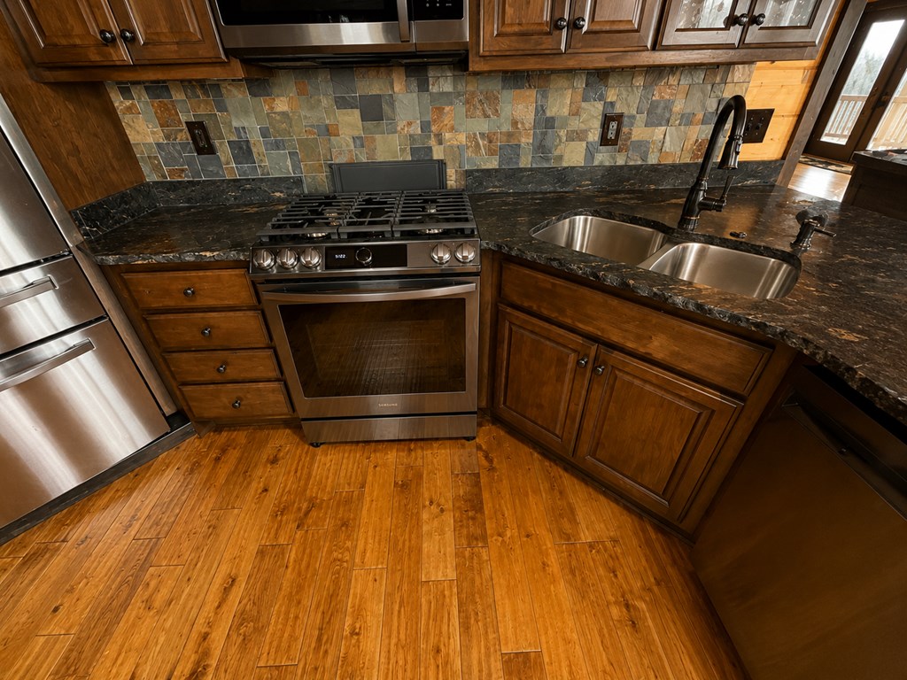 Mineral Bluff, Georgia, 30559, United States, 5 Bedrooms Bedrooms, ,4 BathroomsBathrooms,Residential,Active,2052073
