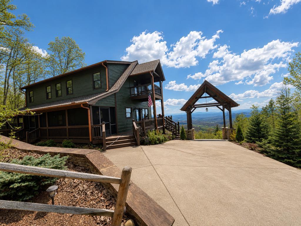 Mineral Bluff, Georgia, 30559, United States, 5 Bedrooms Bedrooms, ,4 BathroomsBathrooms,Residential,Active,2052073