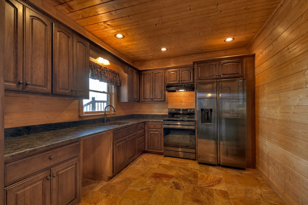 Mineral Bluff, Georgia, 30559, United States, 5 Bedrooms Bedrooms, ,4 BathroomsBathrooms,Residential,Active,2052073