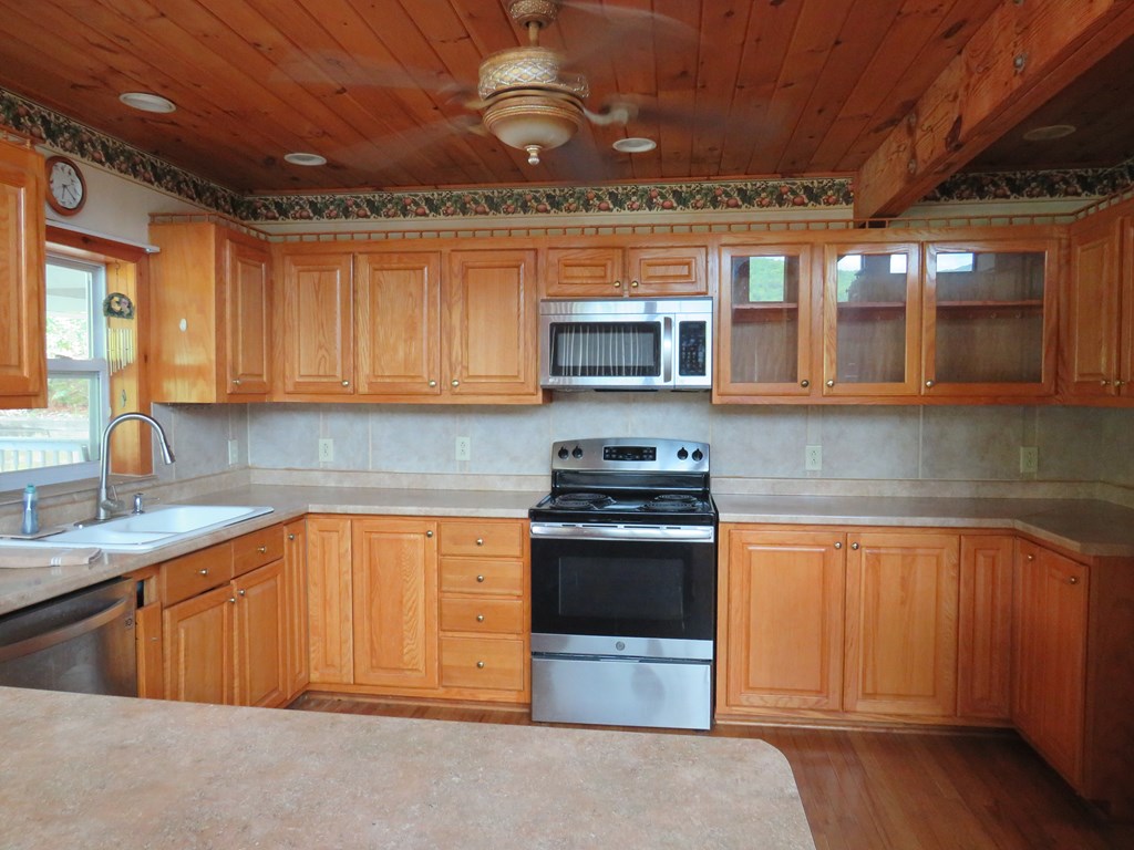 905 Johnson Rd, HIAWASSEE, Georgia image 4
