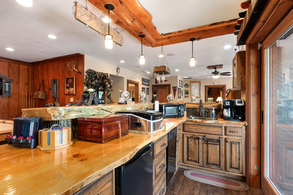 Murphy, North Carolina, 28906, United States, 4 Bedrooms Bedrooms, ,5 BathroomsBathrooms,Residential,Active,2038213