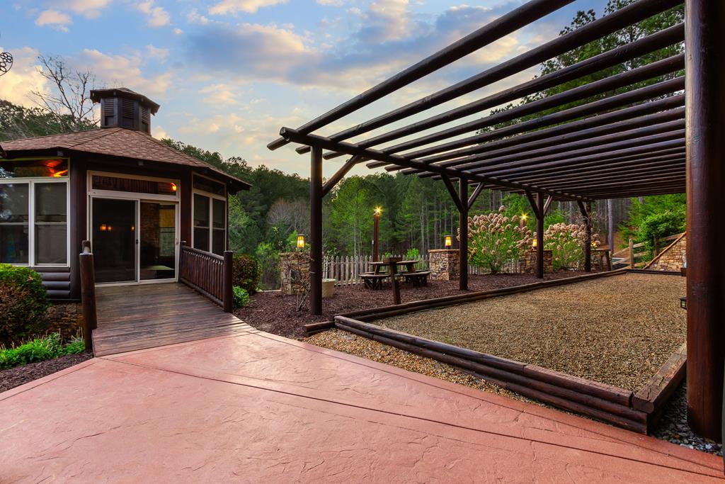 Murphy, North Carolina, 28906, United States, 4 Bedrooms Bedrooms, ,5 BathroomsBathrooms,Residential,Active,2038213