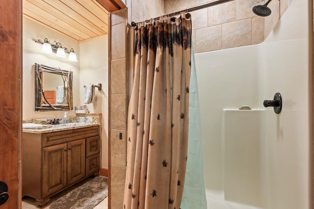Murphy, North Carolina, 28906, United States, 4 Bedrooms Bedrooms, ,5 BathroomsBathrooms,Residential,Active,2038213