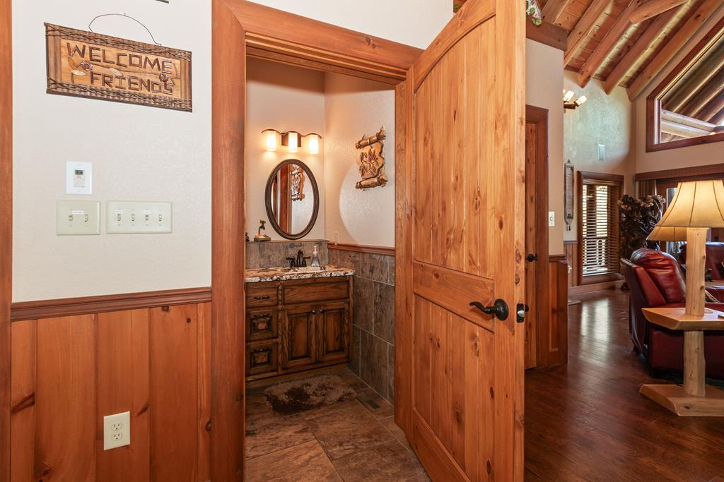 Murphy, North Carolina, 28906, United States, 4 Bedrooms Bedrooms, ,5 BathroomsBathrooms,Residential,Active,2038213