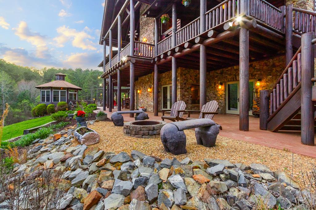 Murphy, North Carolina, 28906, United States, 4 Bedrooms Bedrooms, ,5 BathroomsBathrooms,Residential,Active,2038213