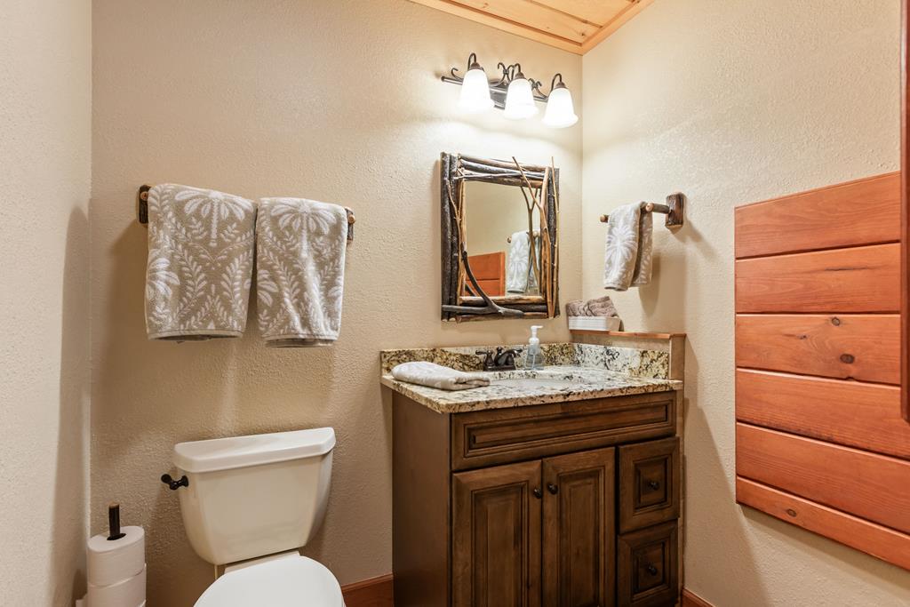 Murphy, North Carolina, 28906, United States, 4 Bedrooms Bedrooms, ,5 BathroomsBathrooms,Residential,Active,2038213