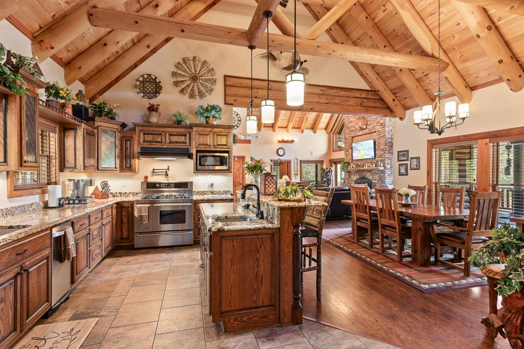 Murphy, North Carolina, 28906, United States, 4 Bedrooms Bedrooms, ,5 BathroomsBathrooms,Residential,Active,2038213