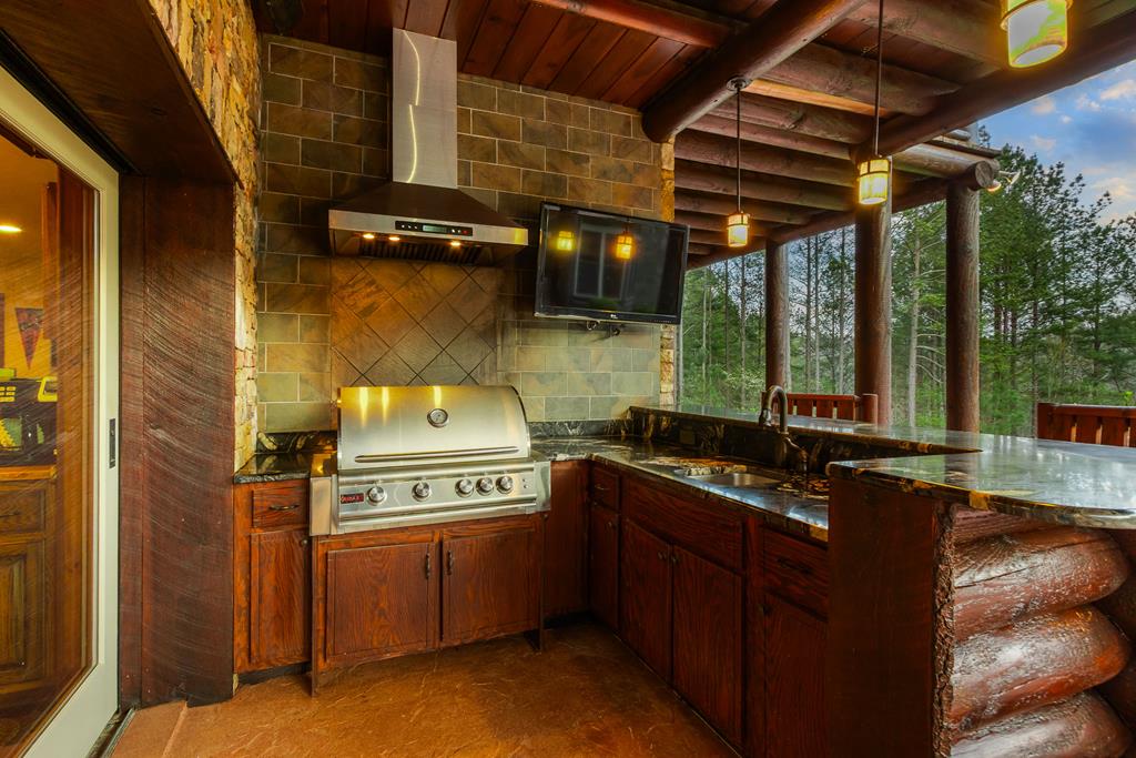 Murphy, North Carolina, 28906, United States, 4 Bedrooms Bedrooms, ,5 BathroomsBathrooms,Residential,Active,2038213