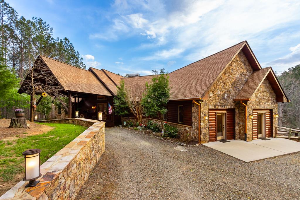 Murphy, North Carolina, 28906, United States, 4 Bedrooms Bedrooms, ,5 BathroomsBathrooms,Residential,Active,2038213