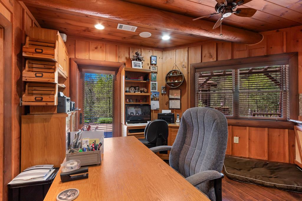 Murphy, North Carolina, 28906, United States, 4 Bedrooms Bedrooms, ,5 BathroomsBathrooms,Residential,Active,2038213