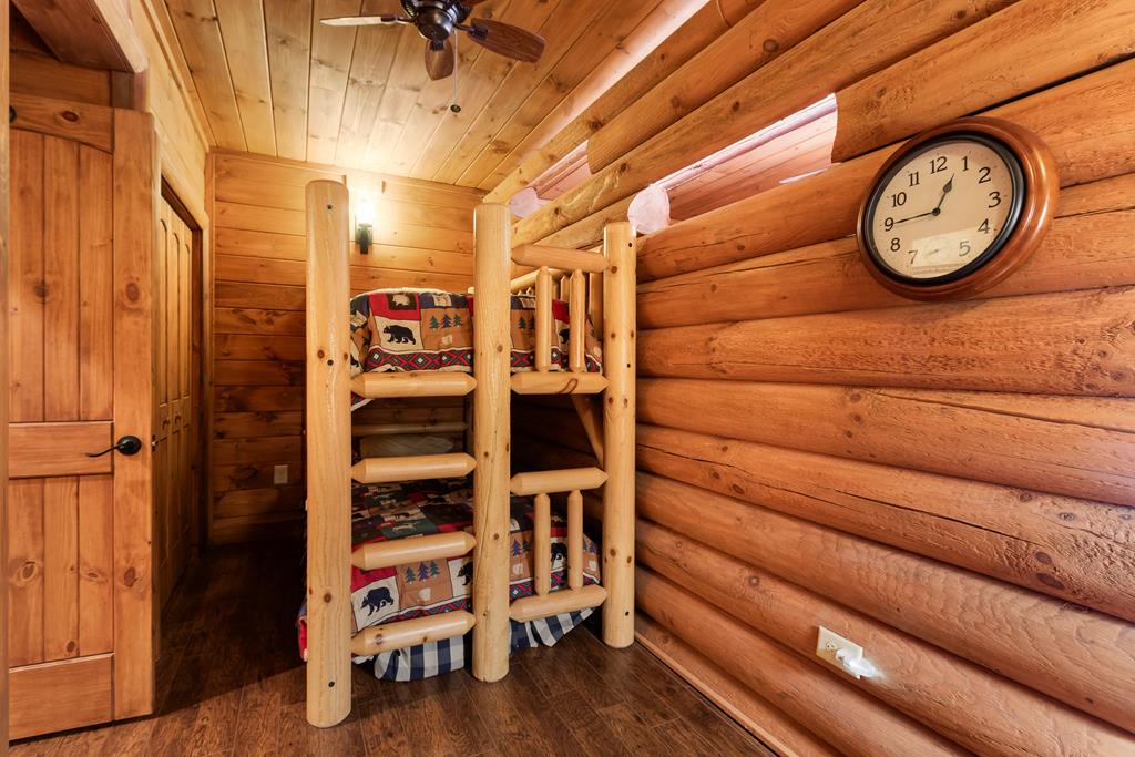 Murphy, North Carolina, 28906, United States, 4 Bedrooms Bedrooms, ,5 BathroomsBathrooms,Residential,Active,2038213