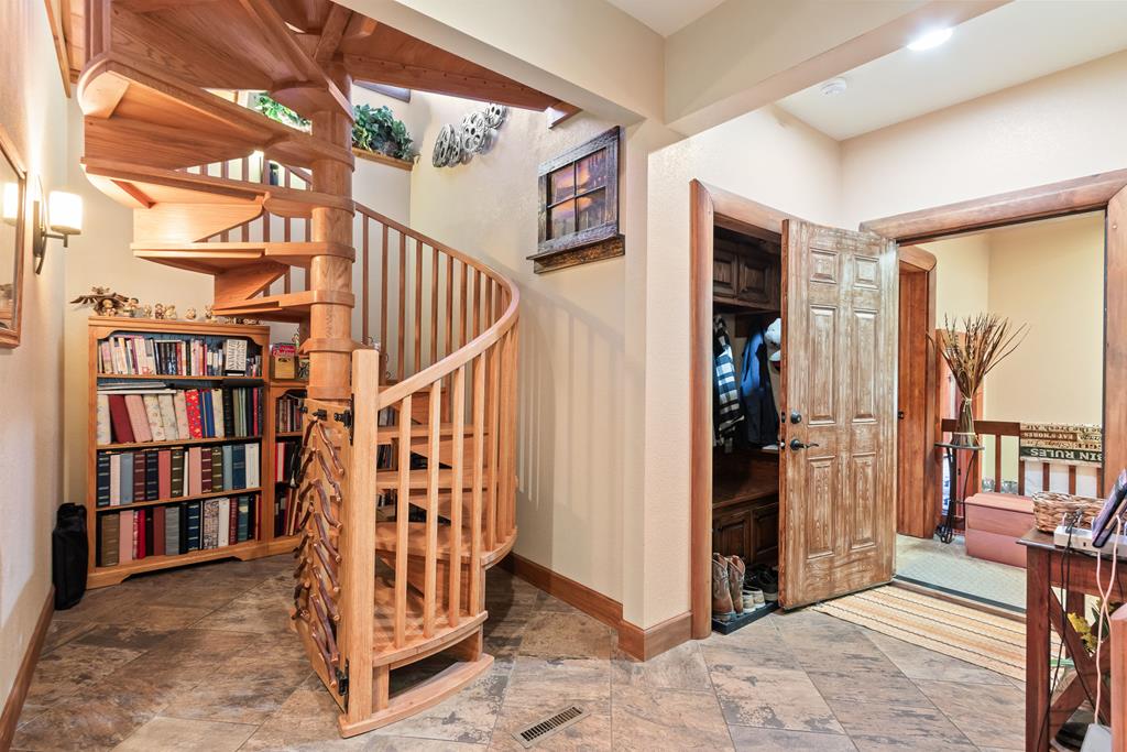 Murphy, North Carolina, 28906, United States, 4 Bedrooms Bedrooms, ,5 BathroomsBathrooms,Residential,Active,2038213