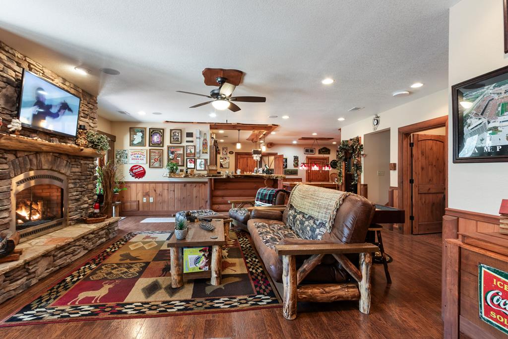 Murphy, North Carolina, 28906, United States, 4 Bedrooms Bedrooms, ,5 BathroomsBathrooms,Residential,Active,2038213